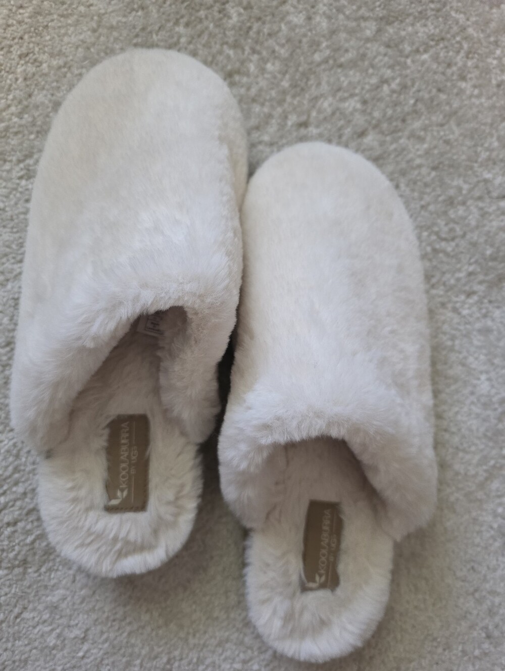Koolaburra by UGG White Faux Fur Cozy Slippers Size 10